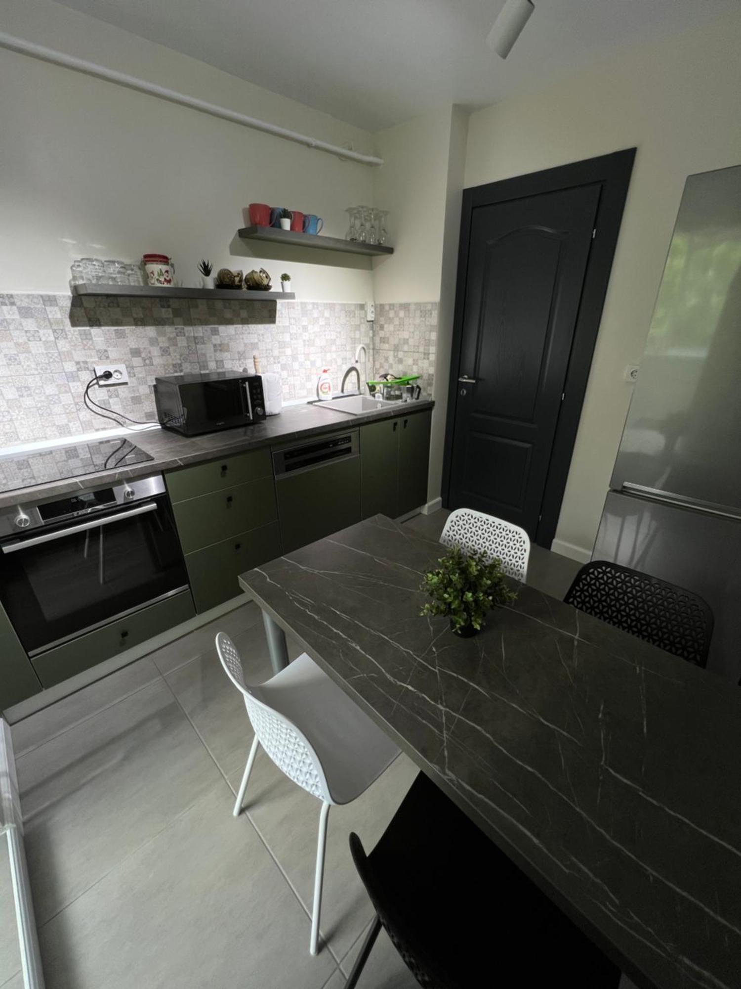 The Urban Hub 2 Apartment Iasi Bagian luar foto